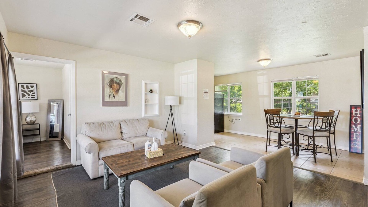 Central Oklahoma City Apartment | 2BR Family Getaway| $1700/month #TA | Full Kitchen + Laundry