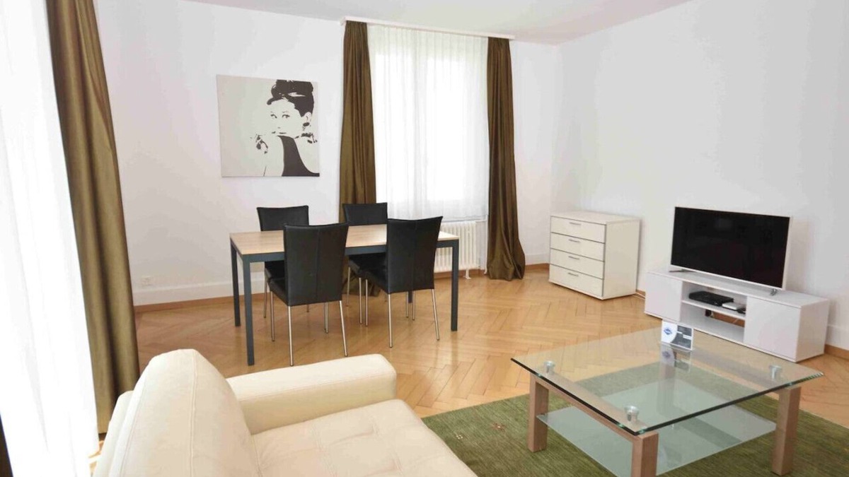 District 2 Apartment | 2BR flat near lake and central - Stardust 22