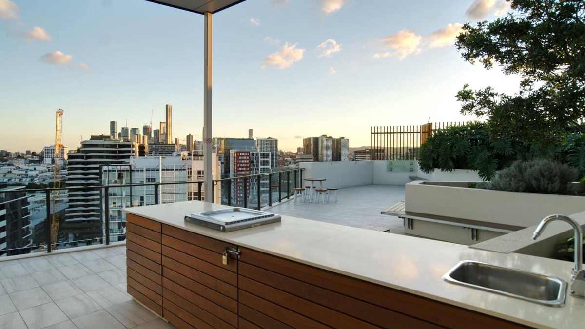 Newstead Apartment | 2BR Food&Drink Hub ?Pool?2 cars?Gym?Rooftop