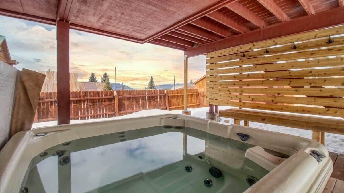Leadville North House | 2BR - Hot Tub - Deck w/Amazing Mountain Views