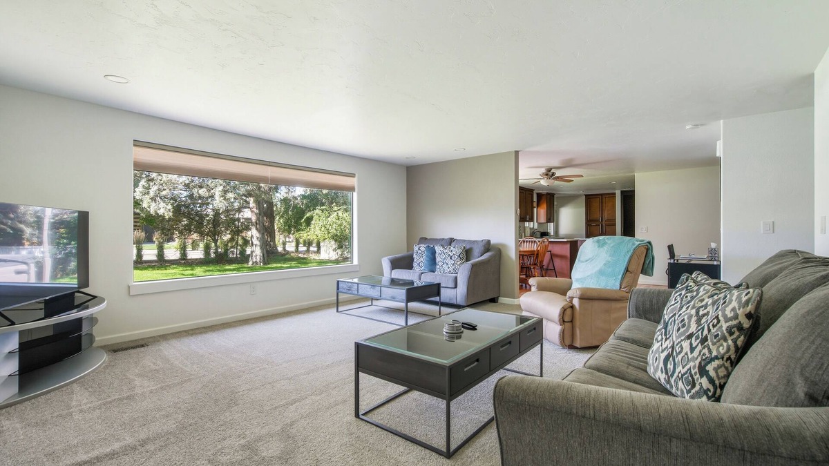 Southeast Bend House | 2BR Hot Tub Dog Friendly - 2mi to Old Mill