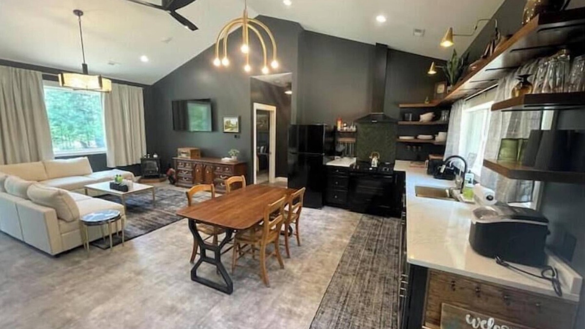 Wisconsin Dells House | 2BR Lakeside Cabin ✦ Hot Tub, Canoe/Kayak, Fire Pit Near Wisconsin Dells