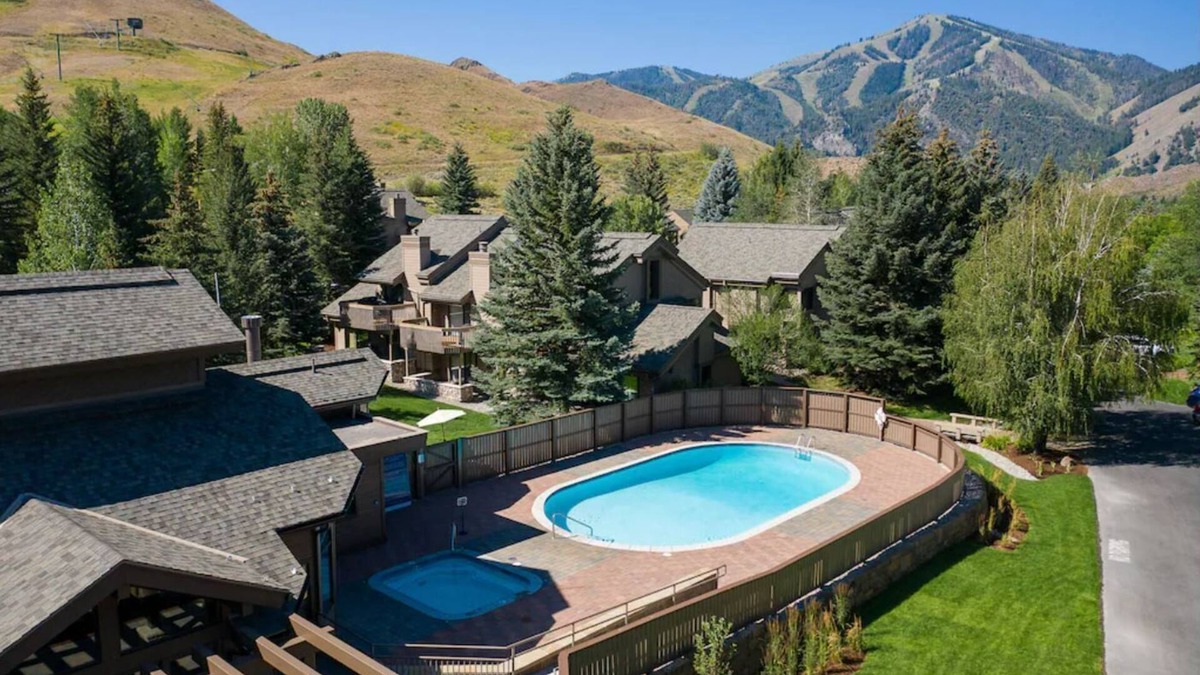 Sun Valley House | 2br+loft Townhome @ base of Dollar Mtn. ski area; hot tub & pool