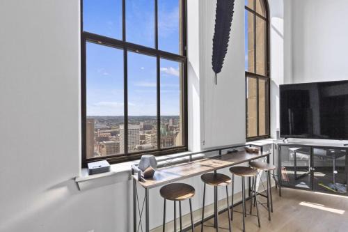 Downtown Baltimore Apartment | 2BR Luxury Apartment Rooftop Pool & Gym
