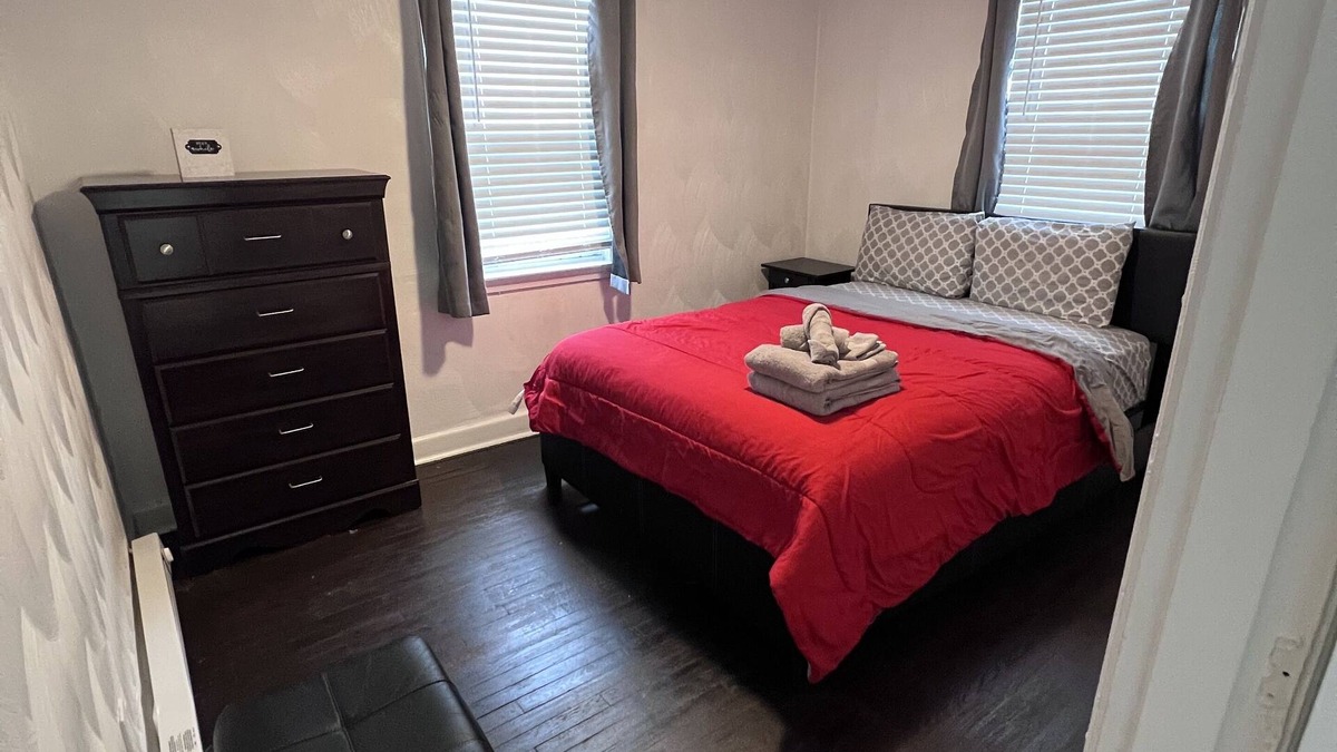 Norfolk Apartment | 2BR Mahogany Apt Near Downtown Norfolk