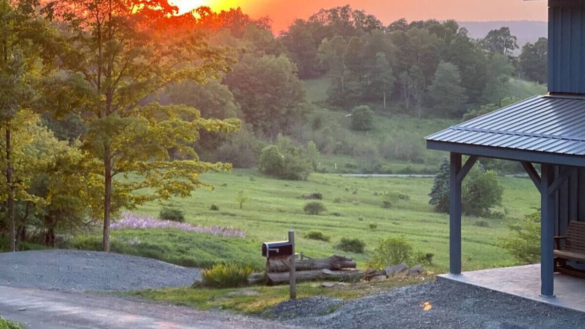 Arnot Cabin | 2BR Mountain Cabin | Renovated 1800s + Scenic Views