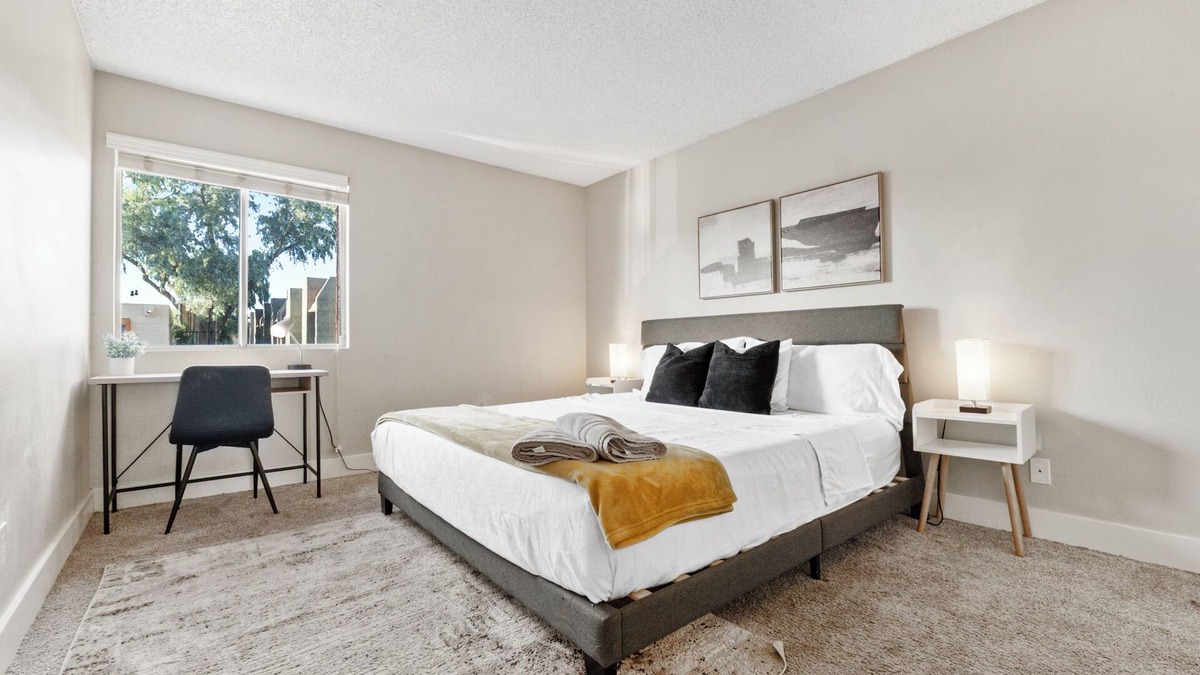 Mesa Apartment | 2BR/Pool/Gym/1 Mi To Banner Hospital