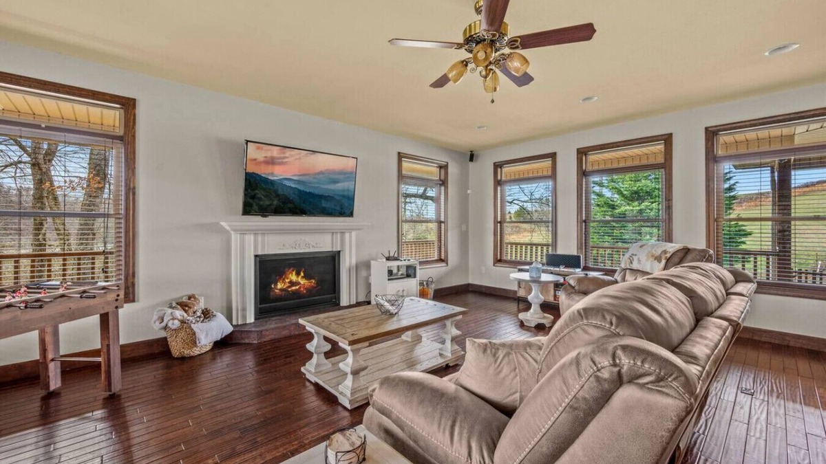 Rutledge House | 2BR Riverfront Cottage w/Fireplace | Pet Friendly!