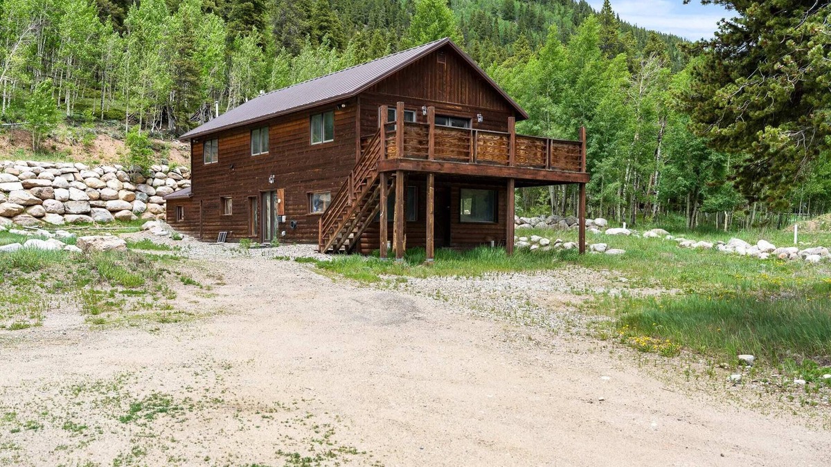 Leadville North House | 2BR Rustic Cabin - Private Oasis, Mountain View