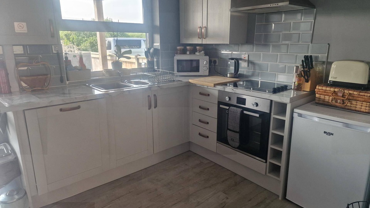 Ferryside House | 2br-sleeps4-balcony-petsok-parking-ferryside