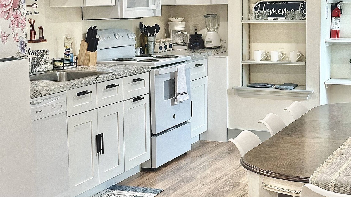 Newport Condo | 2BR Sunshine Town Condo