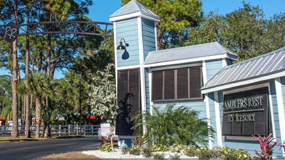 Venice House | 2BR Unit @ Ramblers Rest Resort, Venice, FL along Myakka River