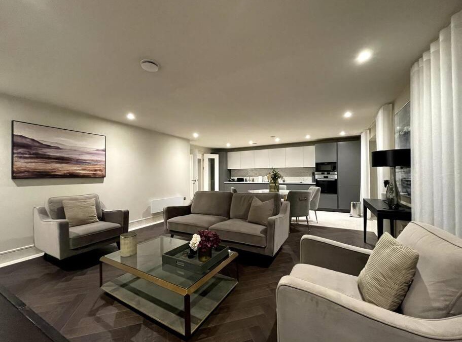 Chigwell Apartment | 2BR Urban Vista Retreat CHCL F7