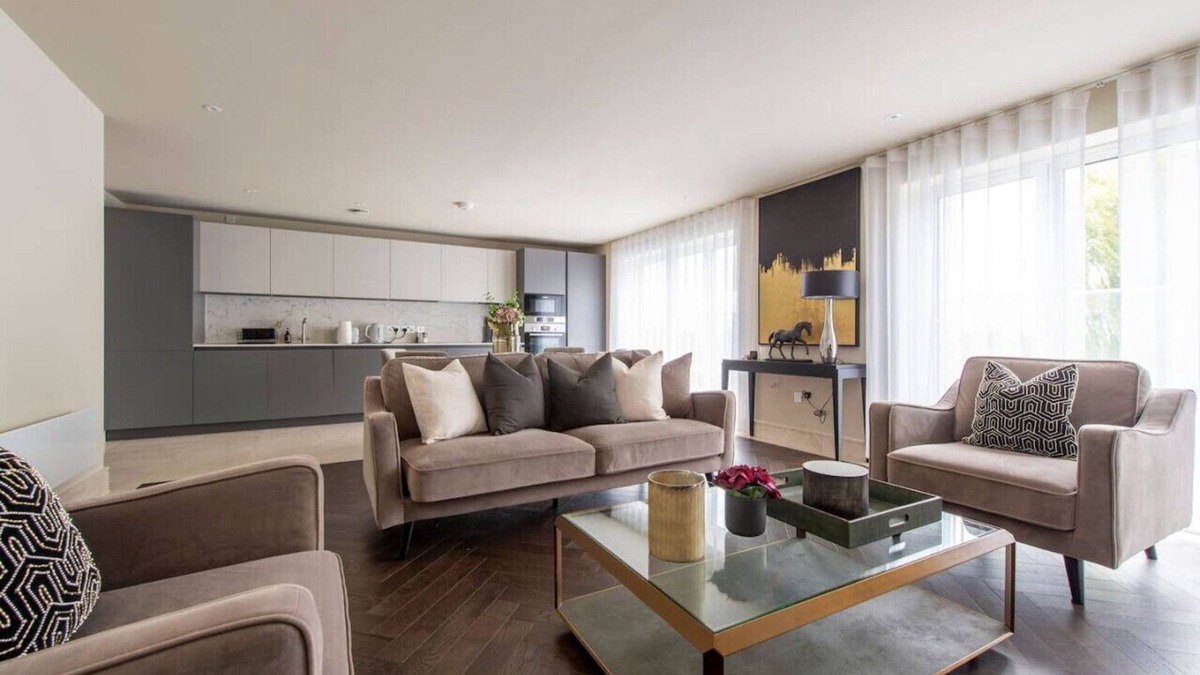 Chigwell Apartment | 2BR Urban Vista Retreat