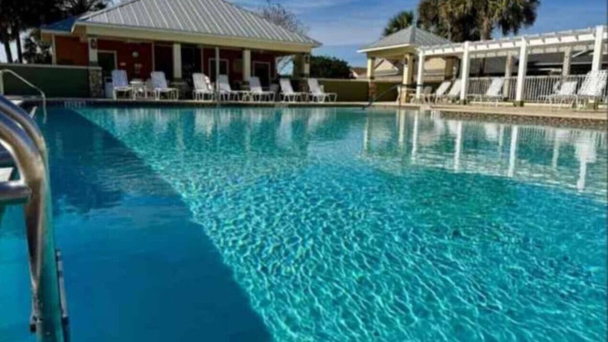Sumter County Apartment | 2BR Villager | Golf Cart Near Pools & Fun