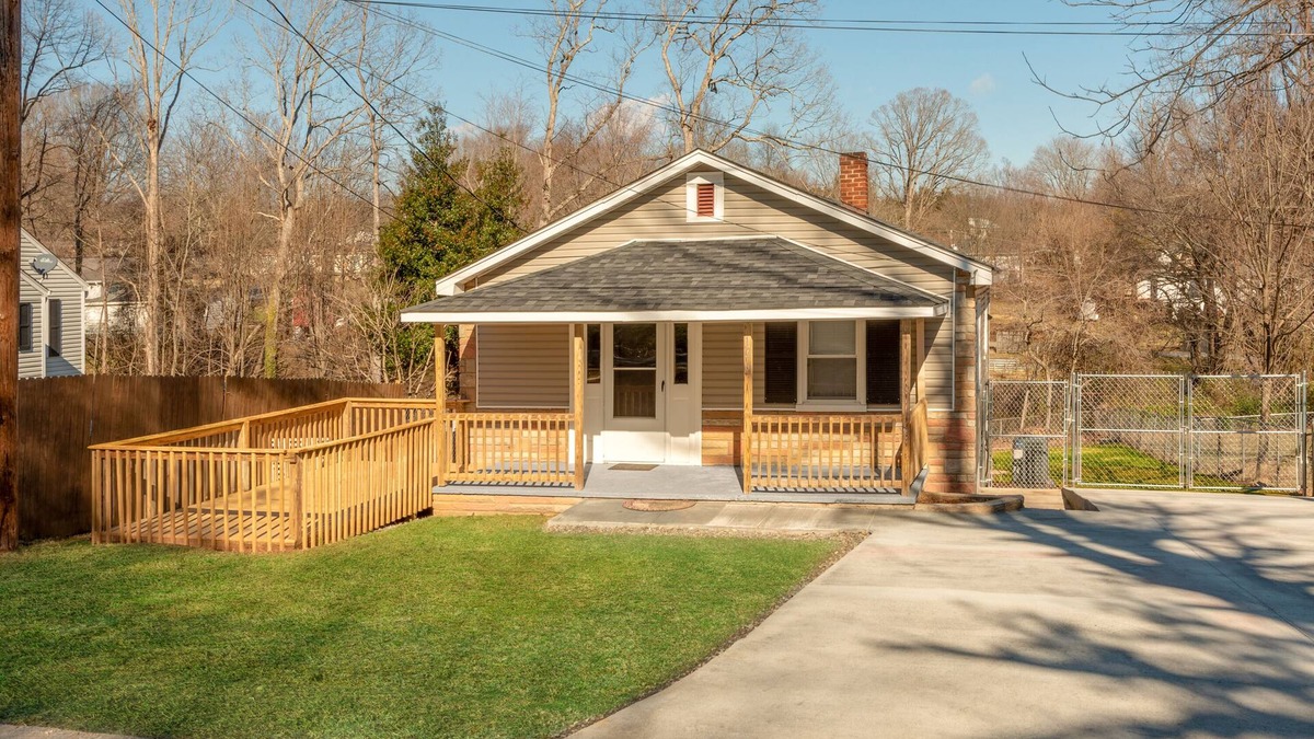 Winston - Salem House | 2BR - Winston’s - Salem - Casa Nova - Getaway