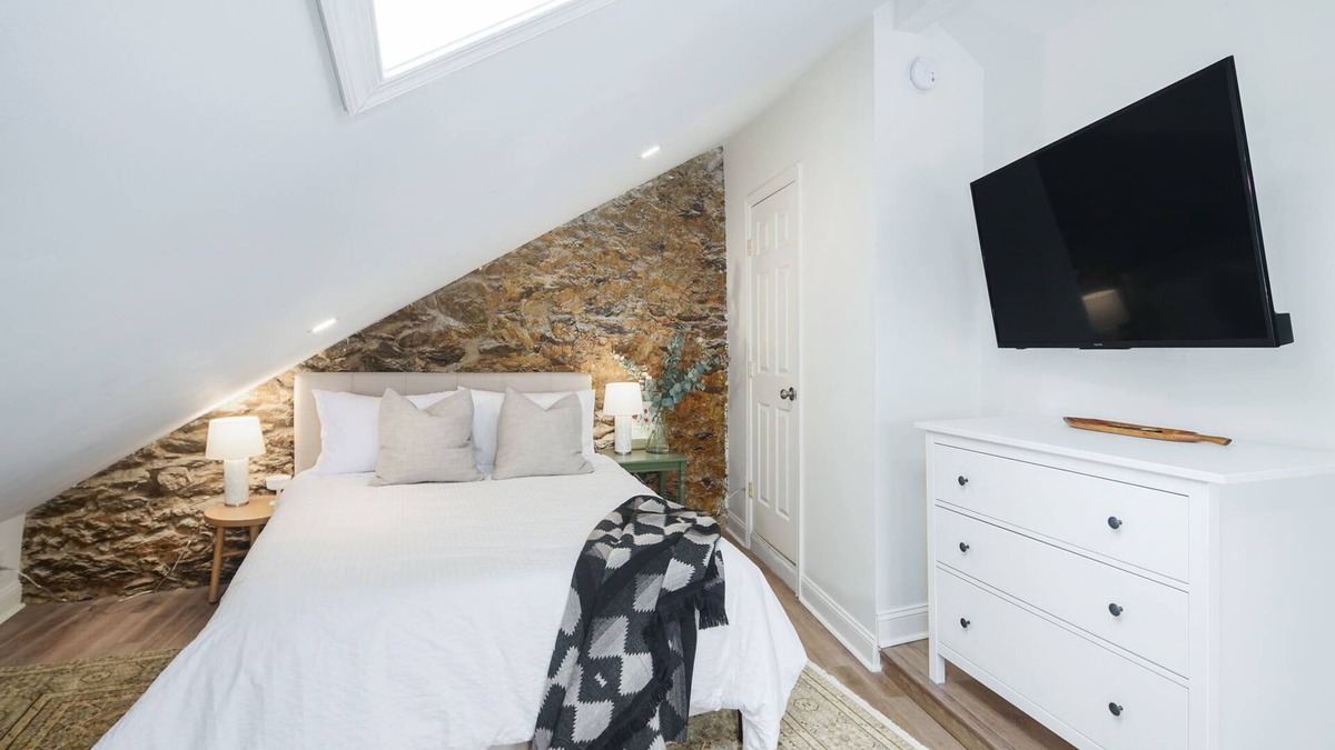 Manayunk Apartment | 2BR with Balcony, Views & Parking