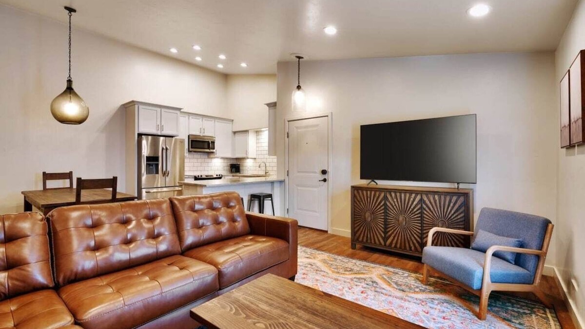Moab South Valley Condo | 2K Top Floor Moab RedCliff Condo, POOL & HOT TUB