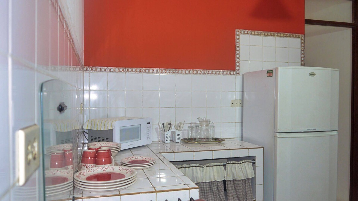 Chiclayo Apartment | 2nd Floor Apartment in safe neighborhood (24/7 surveillance) + balcony, Netflix