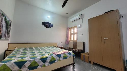 Jalandhar House | 2nd Floor Bedroom Homestay