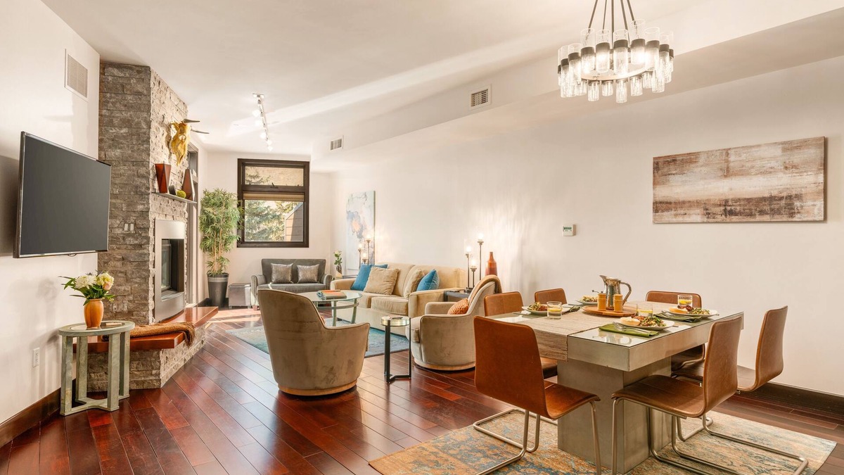 Jackson Condo | 2nd-floor downtown condo with balcony, grill, streaming, fireplace, & mtn views