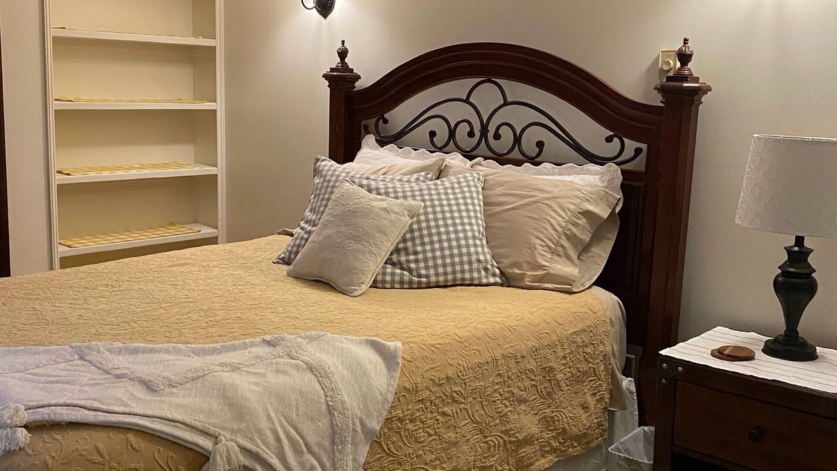 Rotterdam Junction Apartment | 2nd floor remodeled Farm house