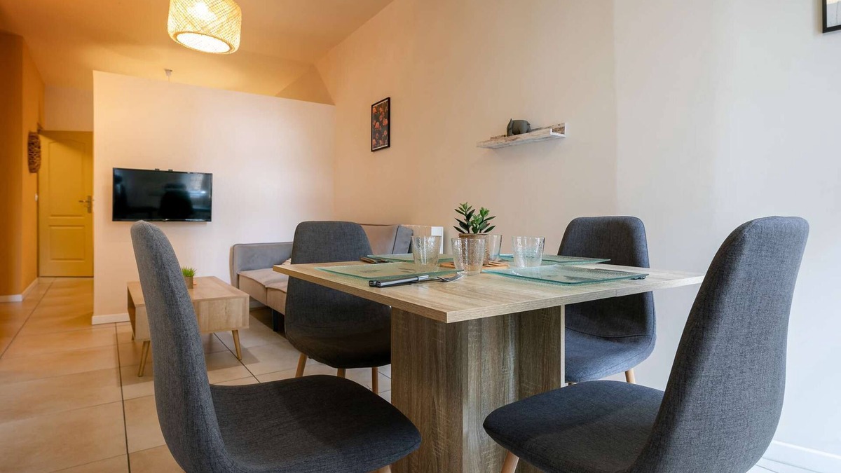 Saint-Mathieu Apartment | 2nd floor - Yellow - 1 bedroom