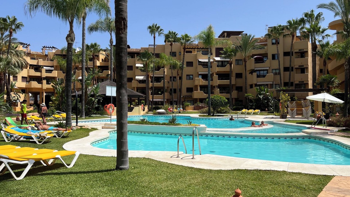 New Golden Mile Apartment | 2nd line lux beachside apartment with hot tub-3 sunny terraces and fibre wifi