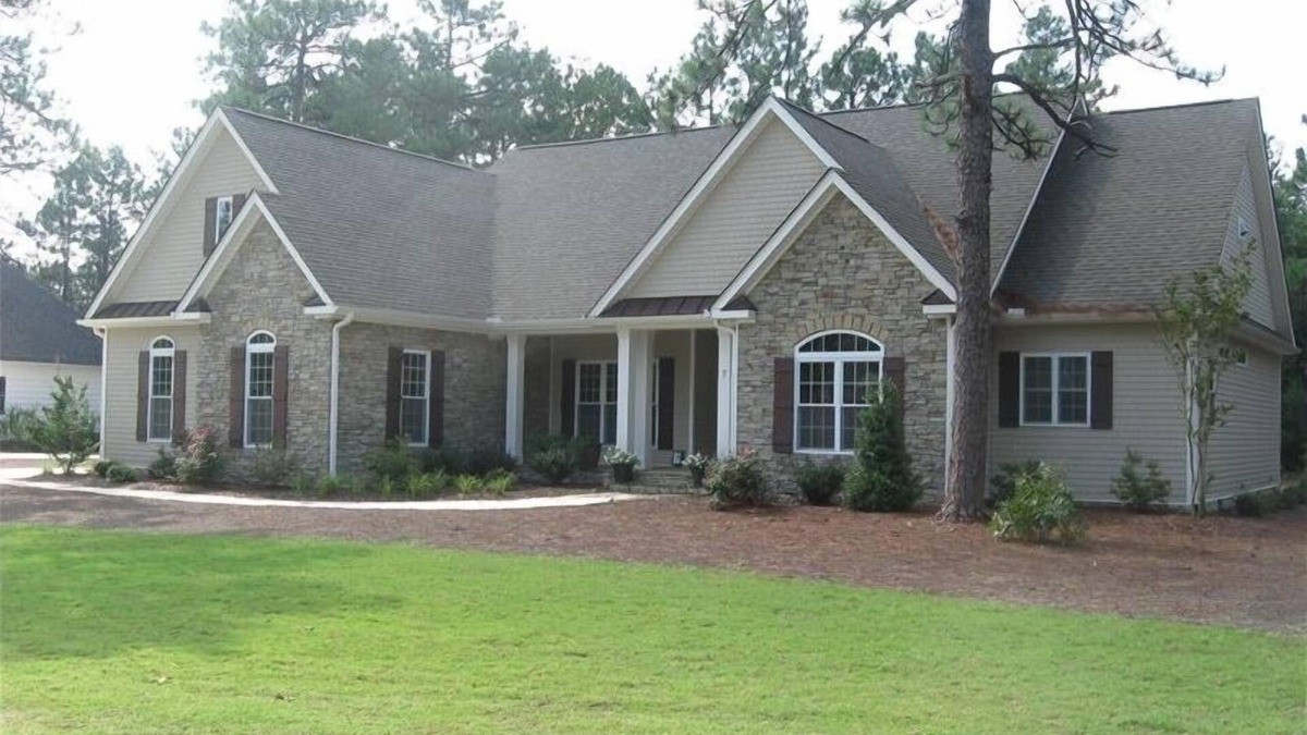 Pinehurst House | 3,100+ Sq. Ft, 12 Beds, Foosball, Ping Pong and Shuffleboard, Patio and Grill