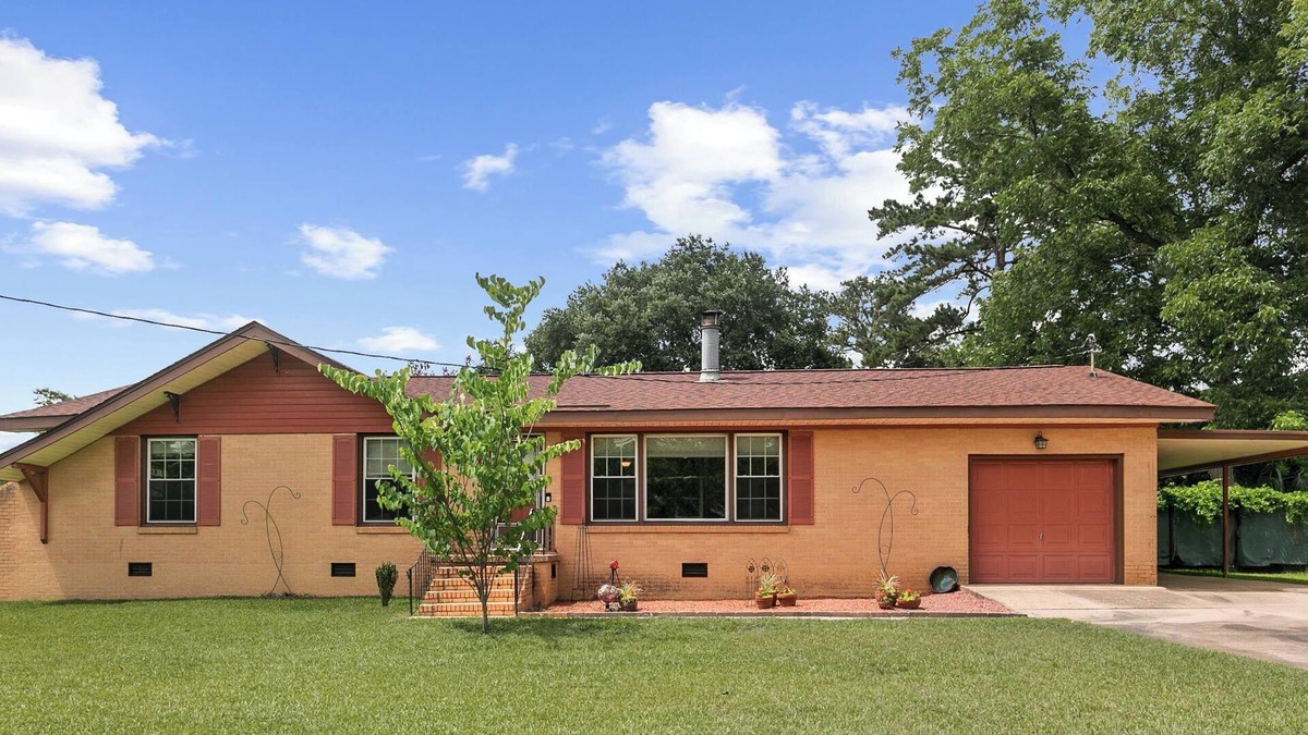 Dothan House | 3/2 Home Away from Home in Dothan