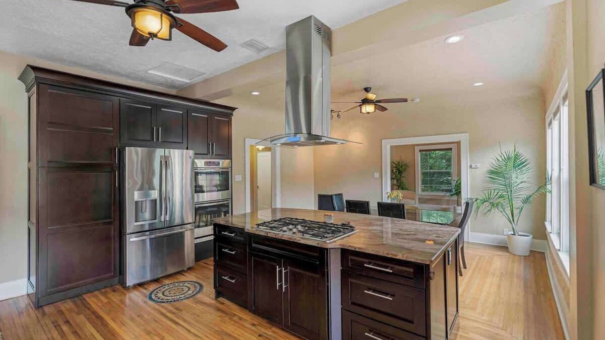 Lakeland House | 3/2 Luxury Spanish Villa + Pool + Pet Friendly
