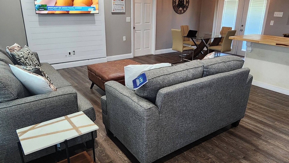 Riviera Beach House | 3/2 near the beach, boat docks, and snorkeling big yard and electric car charger