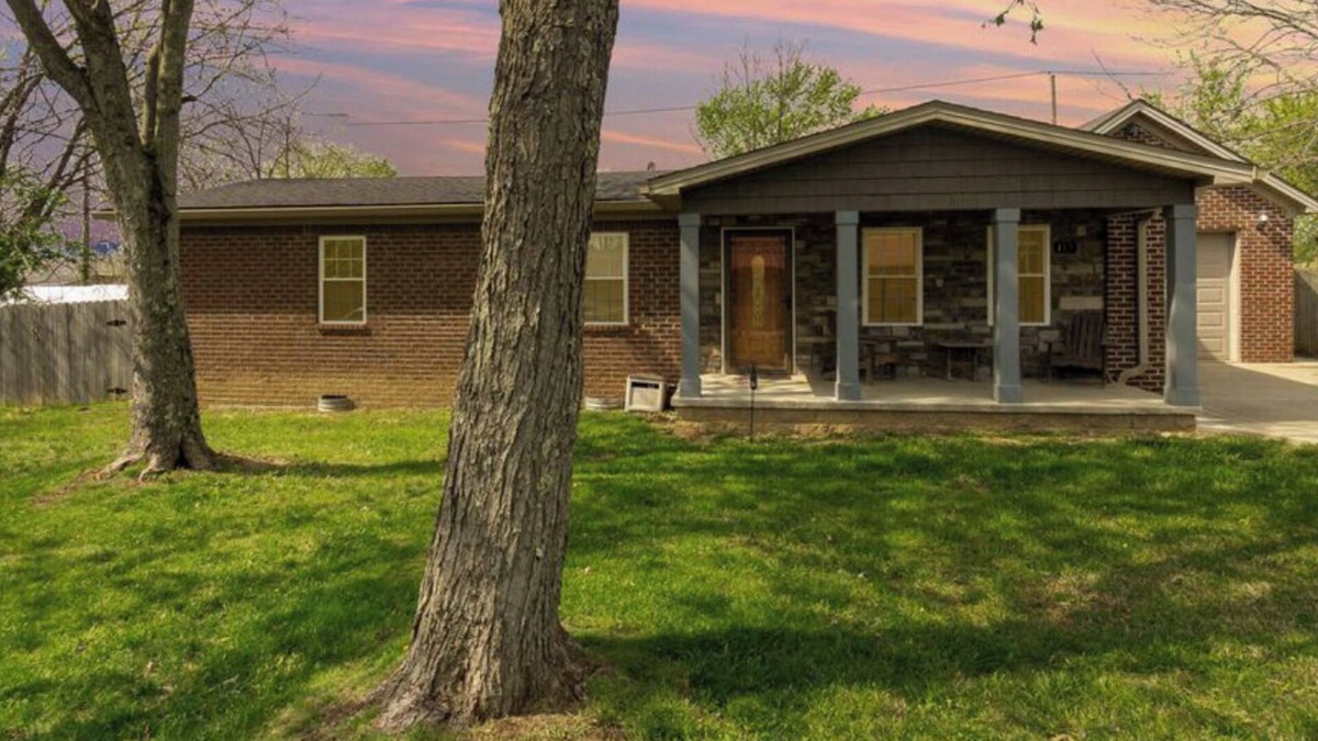 Richmond House | 3-2 pet friendly close to UK/EKU SERVICE CONNECTED VETERANS 20% OFF
