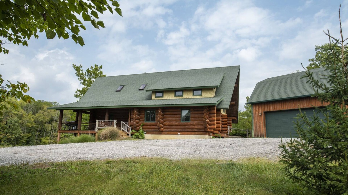 Brownsburg Cabin | 3 acre Lake, Farm Animals Petting Zoo, Horses and Horseback Riding, Room to roam