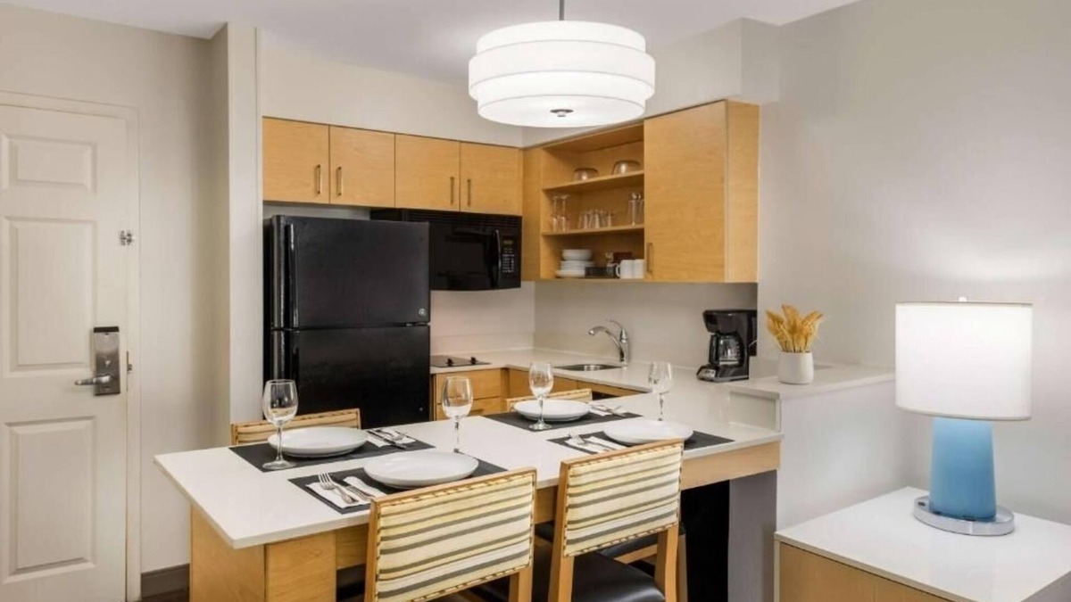 Arrowood Hotel | 3 Apartment-Style Suites w/Kitchen Close to SouthPark Mall – Just 6 Miles Away