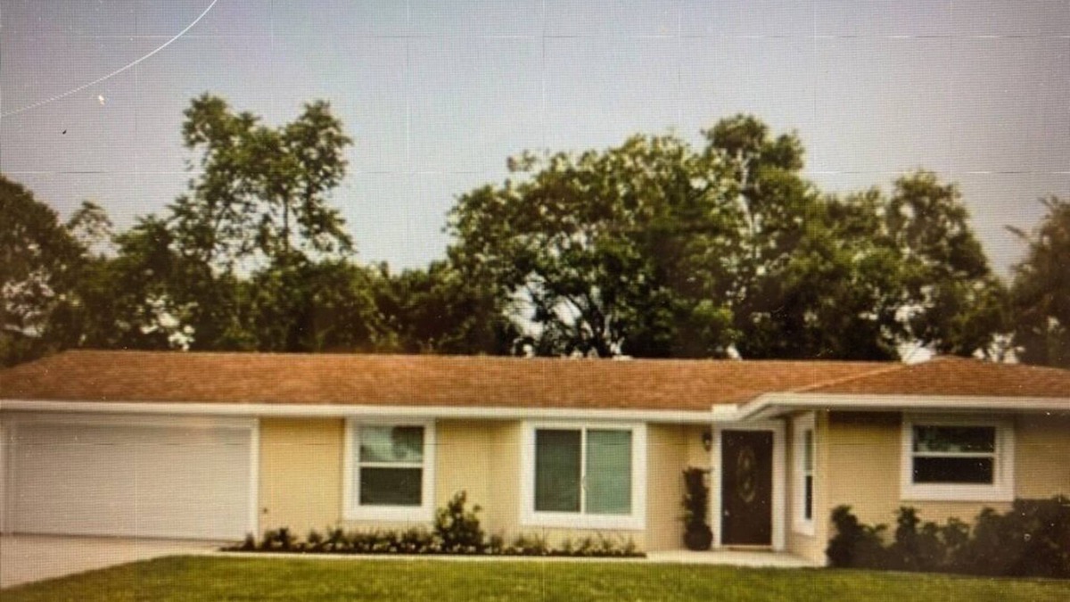 Central Naples House | 3 Bd/2 Ba house in Serene Naples w/community pool and close to everything