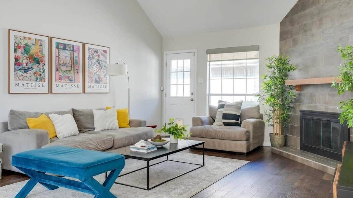 Far North Dallas House | 3-BD/2-BA Northern Dallas Retreat | Hot Tub & BBQ