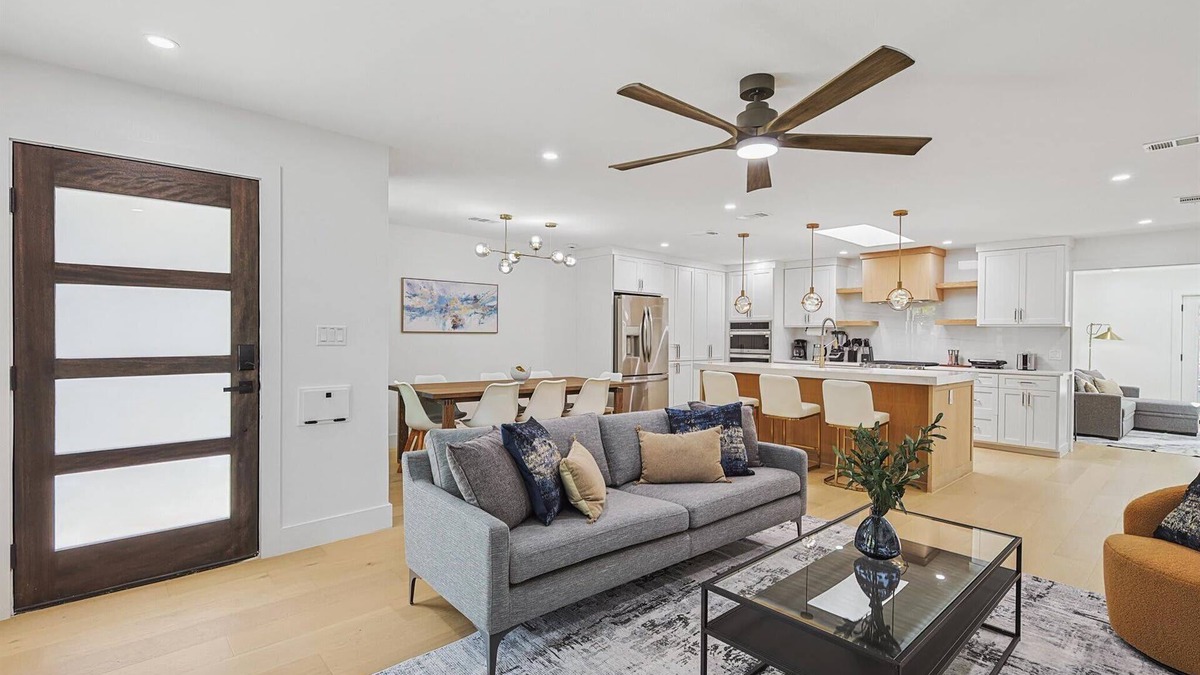 Northeast Dallas House | 3-BD/3-BA Bungalow ft. Backyard w/Deck & Firepit