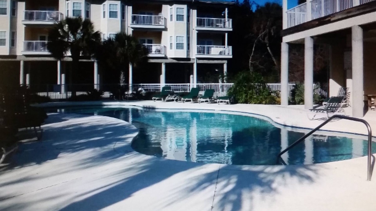 Suwannee Condo | 3 BDR 2 BTH Condo Gulf Coast View Pool Marina Seafood Scalloping