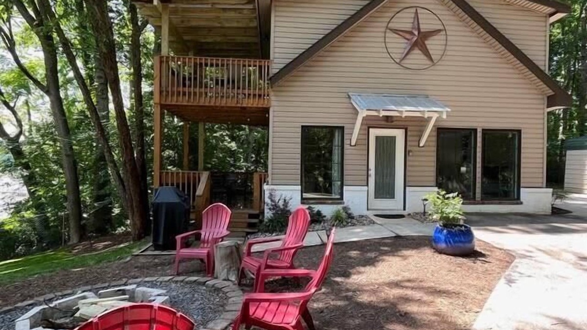 Harbor House House | 3-BDR Direct Waterfront Cottage