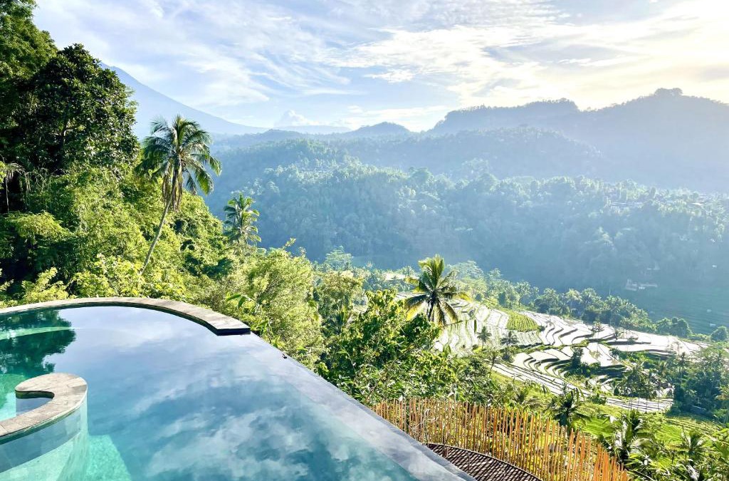 Melayang Villa | 3 Bdr - Luxury Cliffside Bamboo Villa