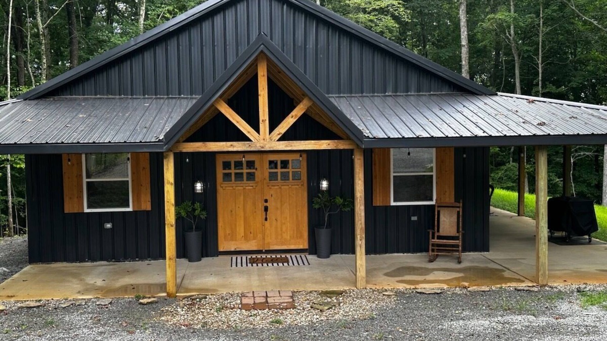 Nancy House | 3 bdrm/2 full bath home 1.5 miles from Wolf Creek Marina, Lake Cumberland
