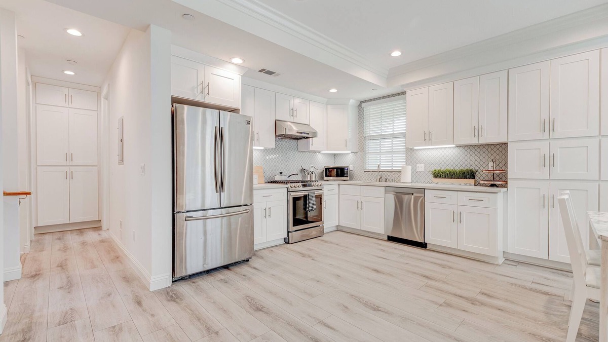 Mid Central House | 3 BDRM 3BA Townhome in Prime Pasadena with Private Parking
