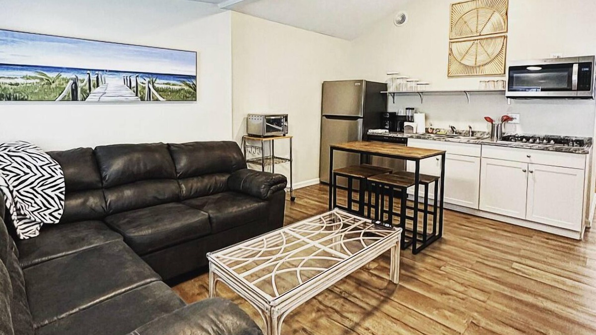 Geneva-on-the-Lake House | 3 BDRM Bungalow Sleeps 6 In The Heart of GOTL