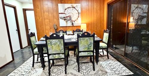 Croydon House | 3 Bdrm home,pool, BBQ , fireplace Great for a weekend of fun or family retreat