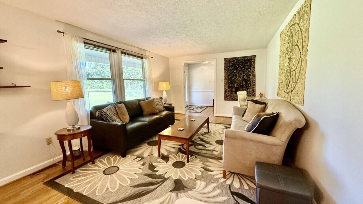 Oak Ridge Apartment | 3 Bdrm in Oak Ridge. High Point, Greensboro, W.S