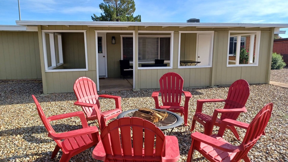 Sierra Vista House | 3-bdrm vacation home 28 minutes from Historic Tombstone, the Yellow Door awaits!