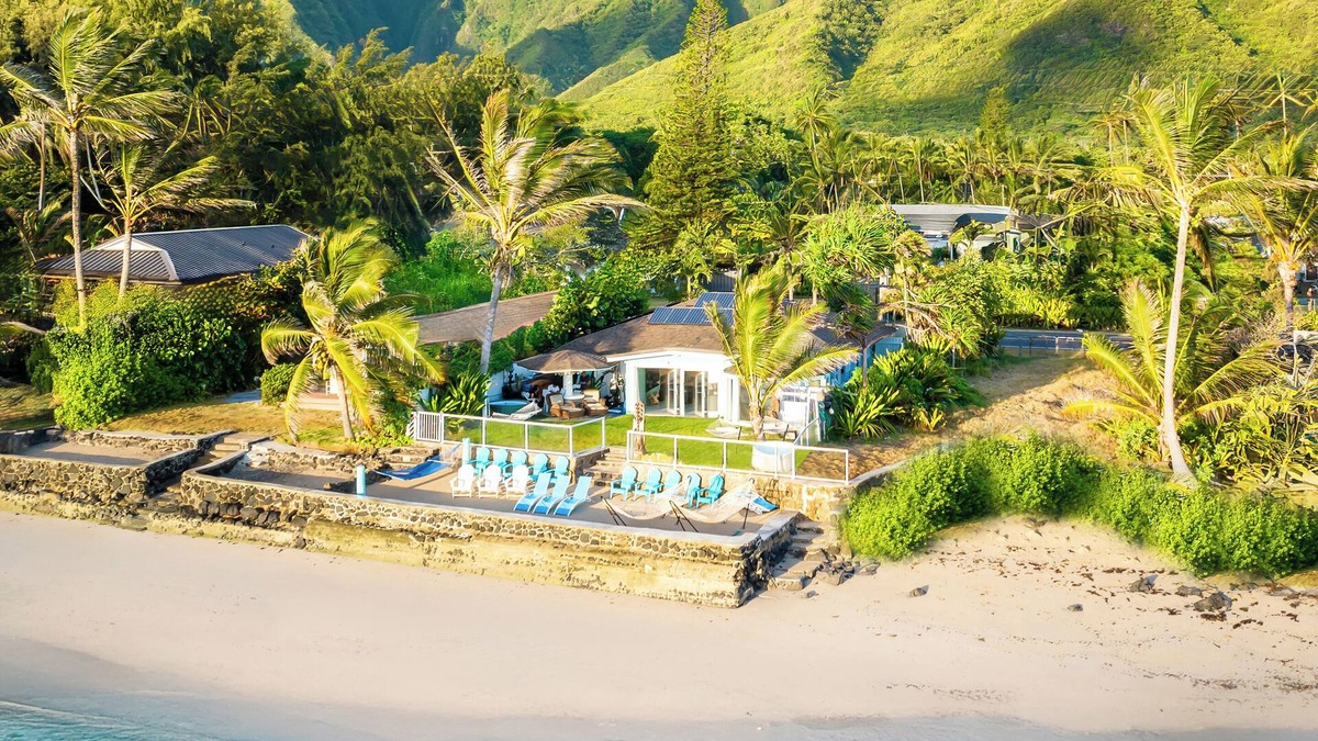 Hauula Villa | 3 Beachfront Spas|90"THTR|Only home in Hawaii with Private Beach|Jurassic Park F