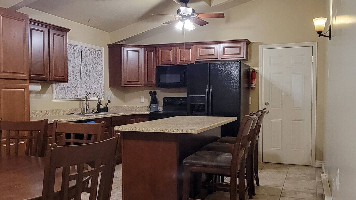 Magna House | 3 Bed 1 Bath in SL county. Enjoy quiet country living close to Salt Lake City.