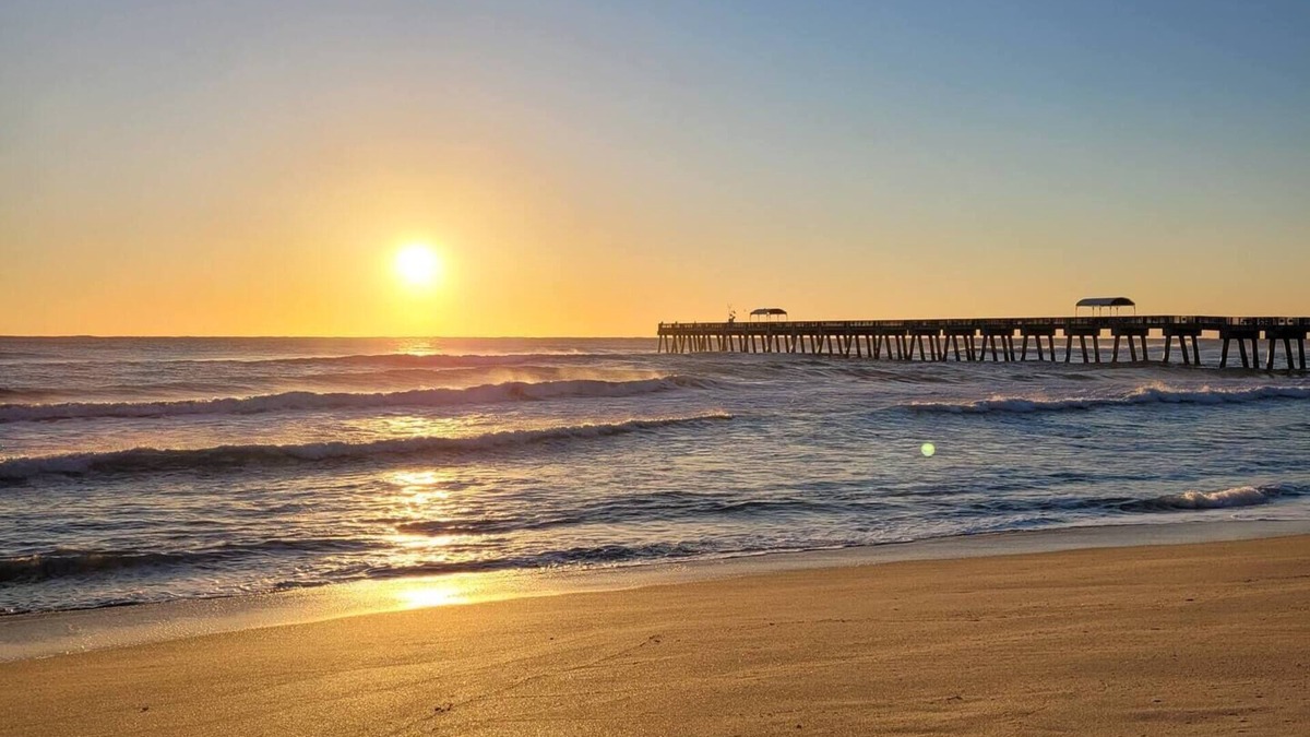 College Park House | 3 Bed 2 Bath Beach "Boathouse South" College Park